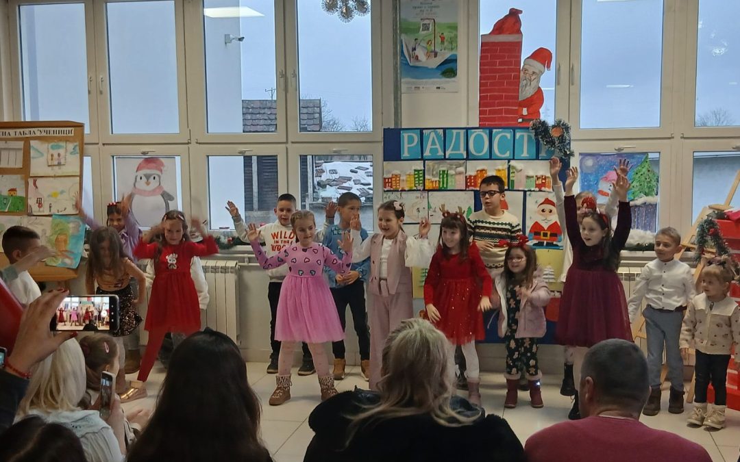 Осмијехом и пјесмом испраћено прво полугодиште