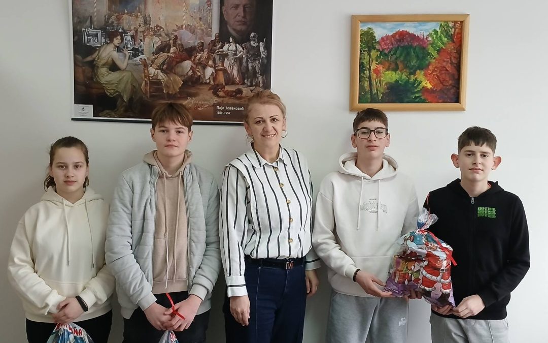 Дарови доброте за ученике – чланове Покрета „Црвени крст“