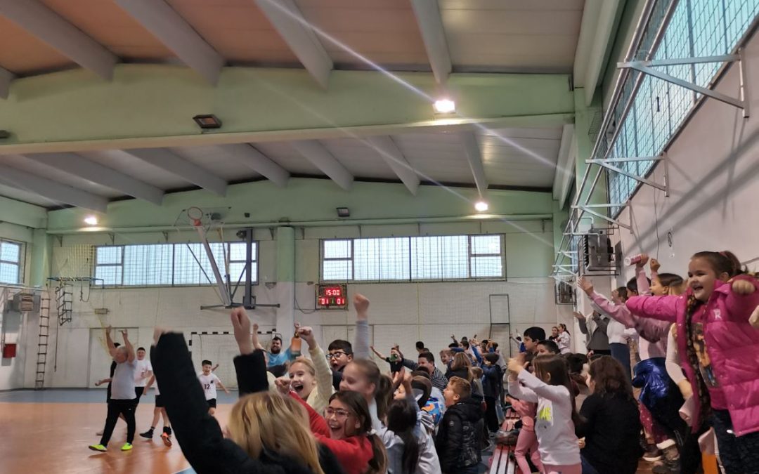 ФУДБАЛСКА УТАКМИЦА-ученици против радника школе